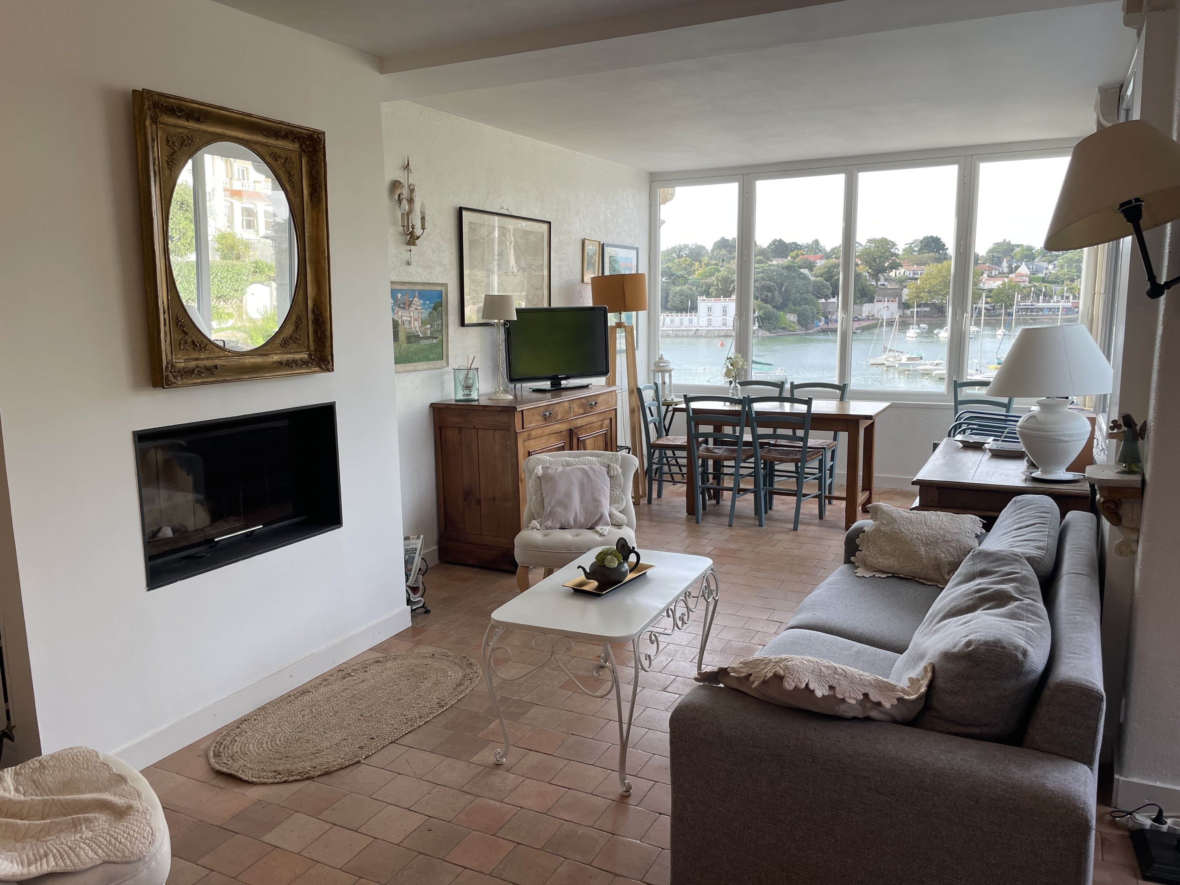 TV, fireplace, books, stereo