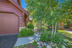 Exterior - Free SkyCard Act - Ski Resort Views, Private Hot Tub- Highland Greens Spruce (Breckenridge)