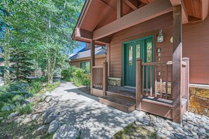 Exterior detail - Free SkyCard Act - Ski Resort Views, Private Hot Tub- Highland Greens Spruce (Breckenridge)