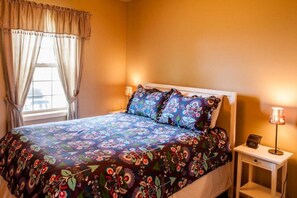 3 bedrooms, desk, iron/ironing board, WiFi