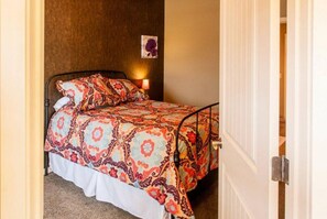 3 bedrooms, desk, iron/ironing board, WiFi