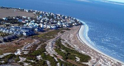 Direct Oceanfront, 65 inch Smart TV, Fireplace