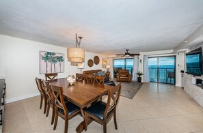 Smart TV, fireplace, books, stereo