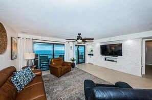 Smart TV, fireplace, books, stereo