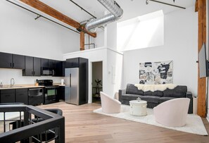 TV - Enjoy extra savings, no rental car needed! Walk to Broadway. Center Stage Loft by Music City Loft. (Nashville)