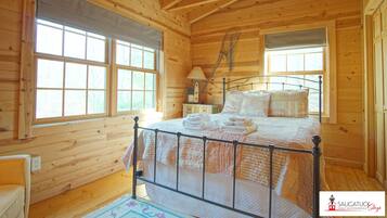 4 bedrooms, iron/ironing board, travel crib, free WiFi