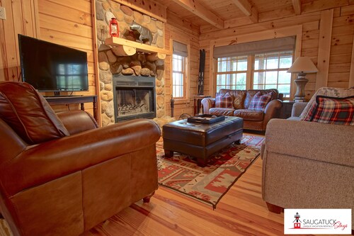 Sugar Shack -Luxury Log Home at Goshorn Lake