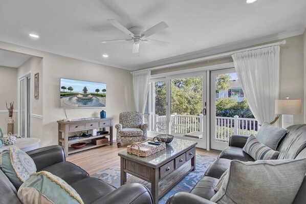 Televisión, chimenea, tenis de mesa y impresora 