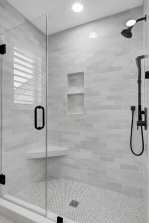 Combined shower/bathtub, hair dryer, towels - Racquet Club Villa 6 by Wild Dunes, in Resort Core (Isle of Palms)