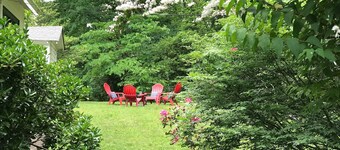 Downtown Brevard Cottage~ Short Stroll to Main Street~ Hiking & Biking Close By