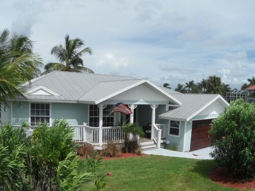 3/2 Waterfront/Pool-1/2 Mile to Beach-Sunset Dock-6 Bikes-Pet-Fully Outfitted