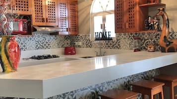 KylskÄp, mikrovÄgsugn, ugn och spishÀll