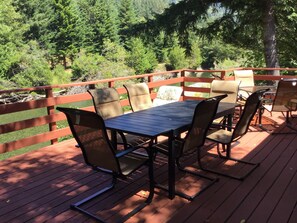 Outdoor dining - Elk River Retreat on the river! Great for fishing or relaxing! (Port Orford)