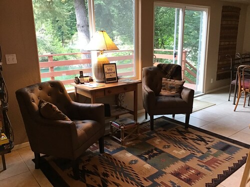 Elk River Retreat on the river! Great for fishing or relaxing!