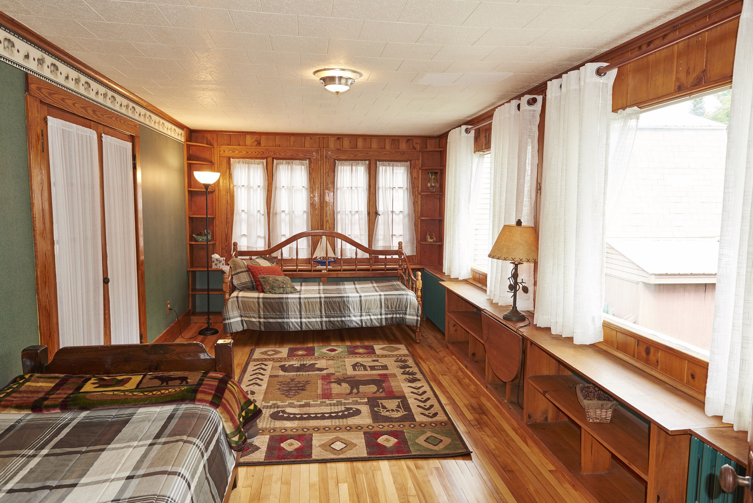 4 bedrooms, iron/ironing board, free WiFi, bed sheets