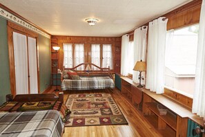 4 soverom, strykejern/-brett, wi-fi (inkludert) og sengetøy