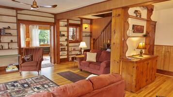 Smart TV, fireplace, DVD player, books