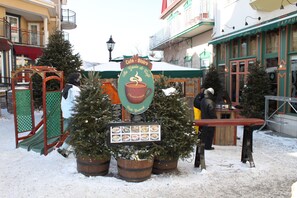 تناول الطعام بالخارج