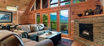 Emotional Rescue 4 BR Log Lodge, Unsurpassed Mt Le Conte views, Privacy, Luxury