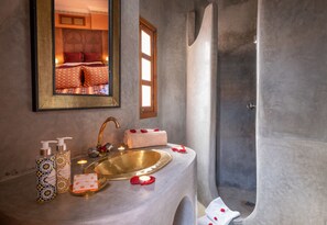 Doppia Superior, non fumatori | Bagno | Set di cortesia gratuito, asciugacapelli, asciugamani