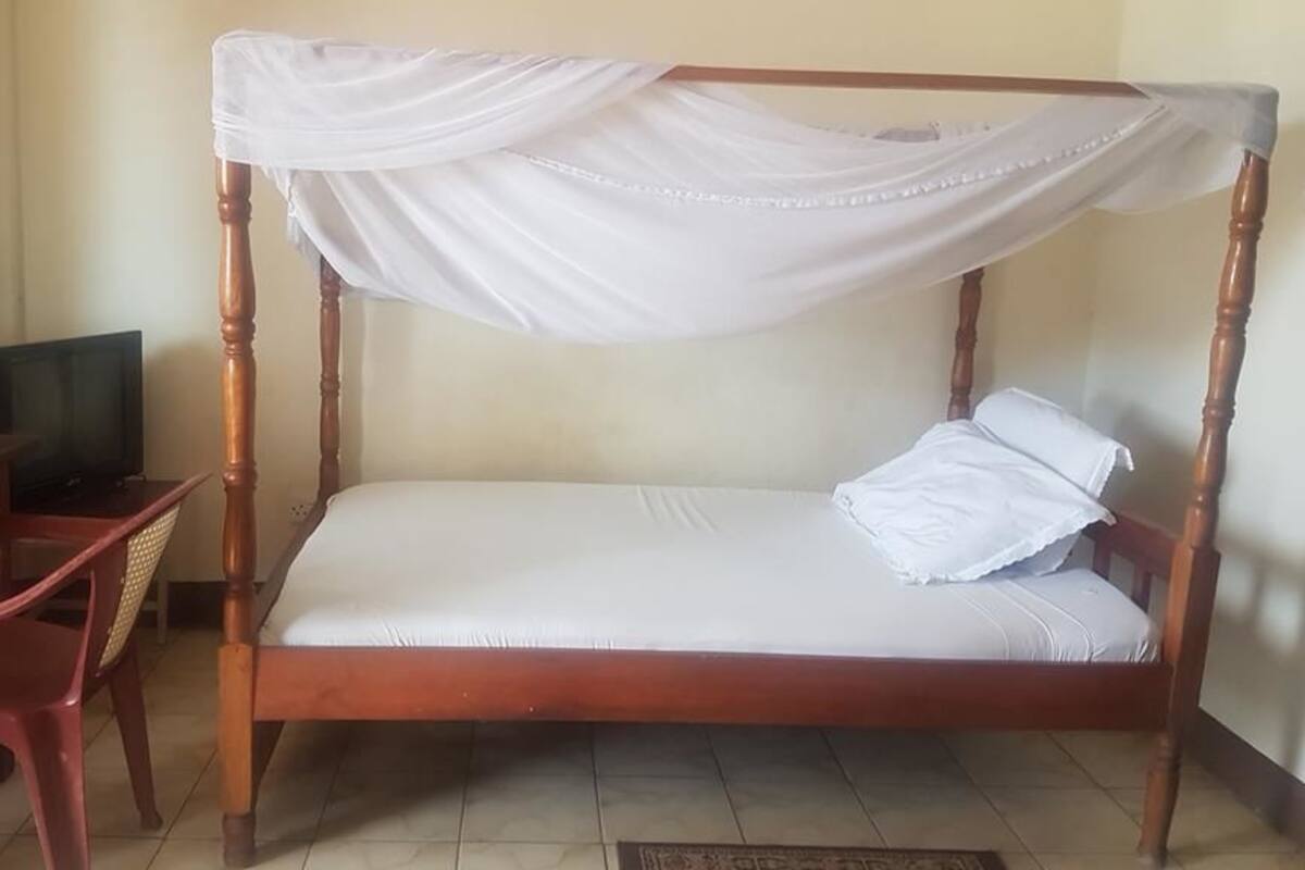 Standard Double Room, 1 Double Bed, Non Smoking | Free WiFi, bed sheets
