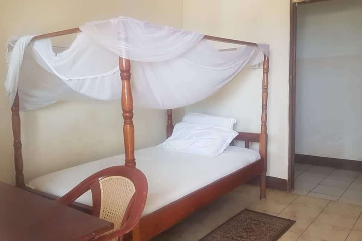 Standard Single Room, 1 Large Single Bed, Non Smoking | Free WiFi, bed sheets