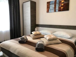 Chambre Double Standard | Bureau, rideaux occultants, chambres insonorisées, lits bébé (gratuits)