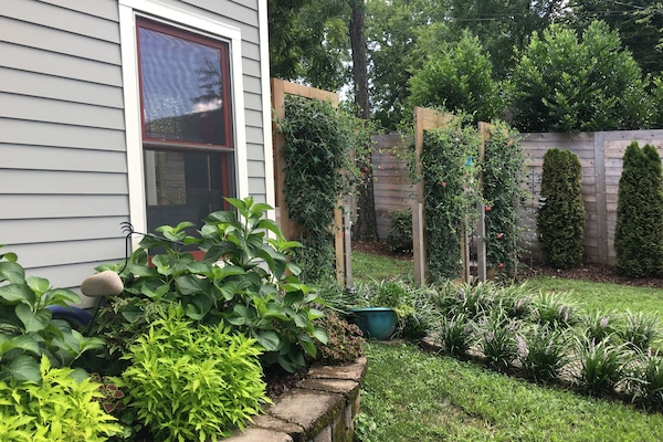 Private Studio in gated garden.