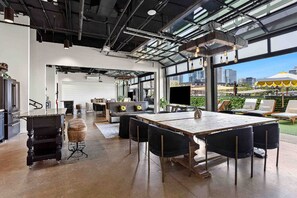 Interior - Inn Cahoots on 6th: 10BR/26Bed - Pool,Roofdeck, Garden Bars, Walk To Everything! (Austin)