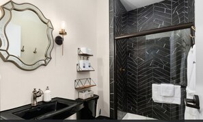 Hårtork och handdukar