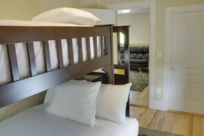 4 Schlafzimmer, Bügeleisen/Bügelbrett, Reisekinderbett, kostenloses WLAN