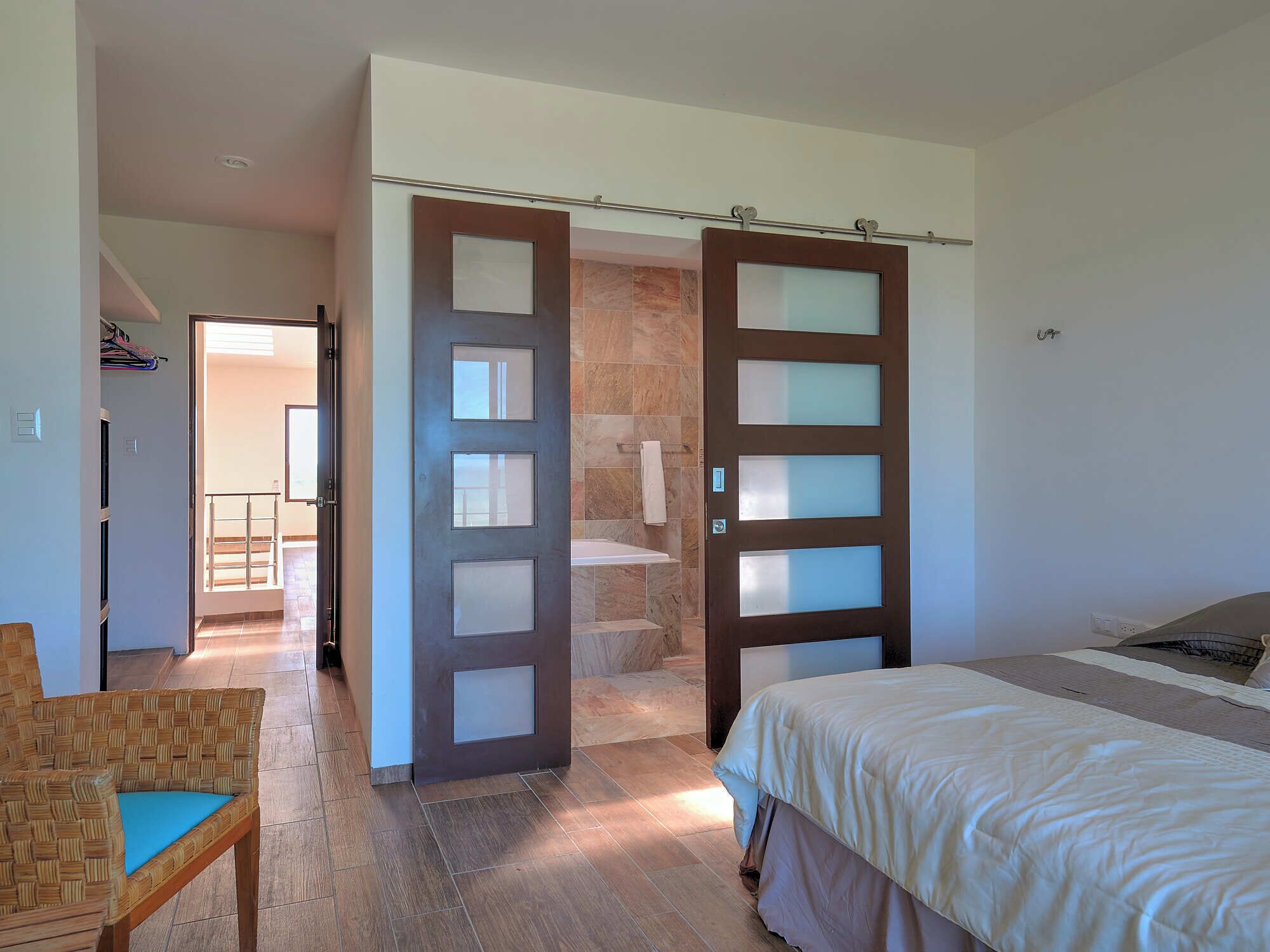 4 chambres, fer et planche à repasser, Wi-Fi, draps fournis