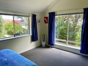4 bedrooms, desk, iron/ironing board, free WiFi