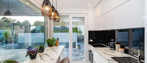 Fridge, microwave, oven, stovetop