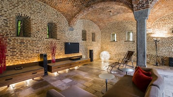 Televisie en een open haard