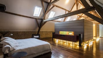 5 slaapkamers, een bureau, geluiddichte muren, gratis wifi