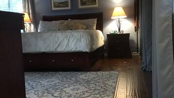 3 bedrooms, desk, iron/ironing board, free WiFi