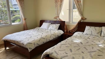 6 bedrooms, in-room safe, Internet