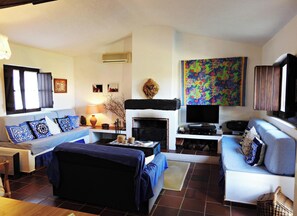 Smart TV, fireplace - Villa Pocilgo (Atalaia Velha, Lagos)