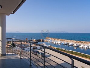 Property grounds - Bohemi, luxury seafront villa (Santa Margalida - Can Picafort/Son Serra Marina)