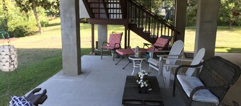 Latitude Adjustment Waterfront Getaway.   *New Flooring*