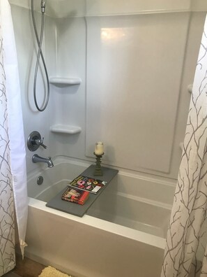 Combined shower/bathtub, hair dryer, towels, soap