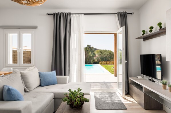 TV - Reiki Luxury Villas with private swimming pool (Ereikoussa)