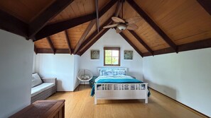 3 bedrooms, iron/ironing board, bed sheets - Spacious and unique beach cottage for relaxing getaways (Barwon Heads)
