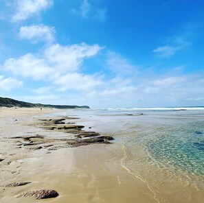 Beach nearby - Spacious and unique beach cottage for relaxing getaways (Barwon Heads)