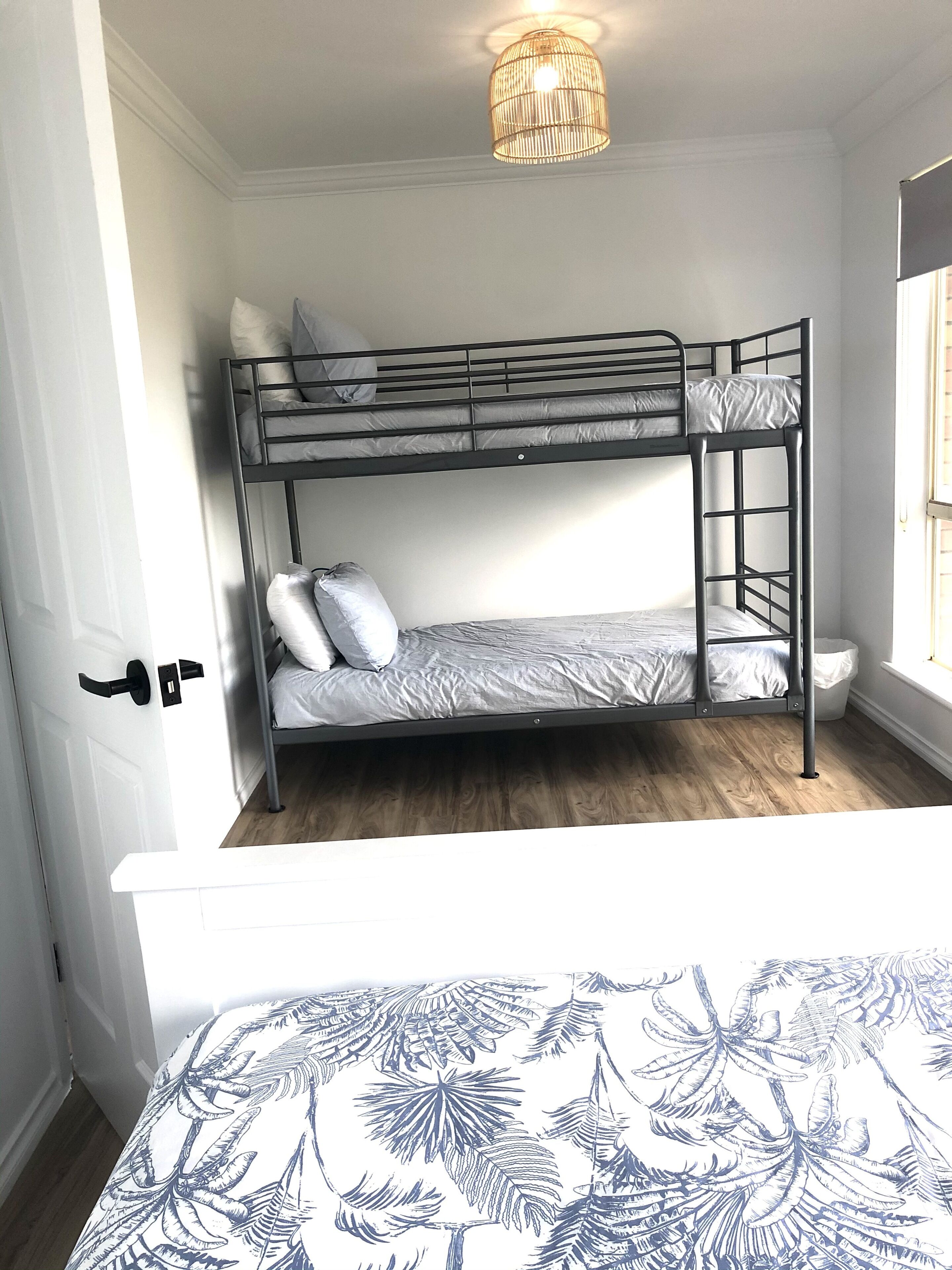 Sable Blanc on Newell - pets allowed - 3 min walk to the beach & fabulous views. — image 18