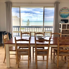 Dining - Sable Blanc on Newell - pets allowed - 3 min walk to the beach & fabulous views. (Middleton)