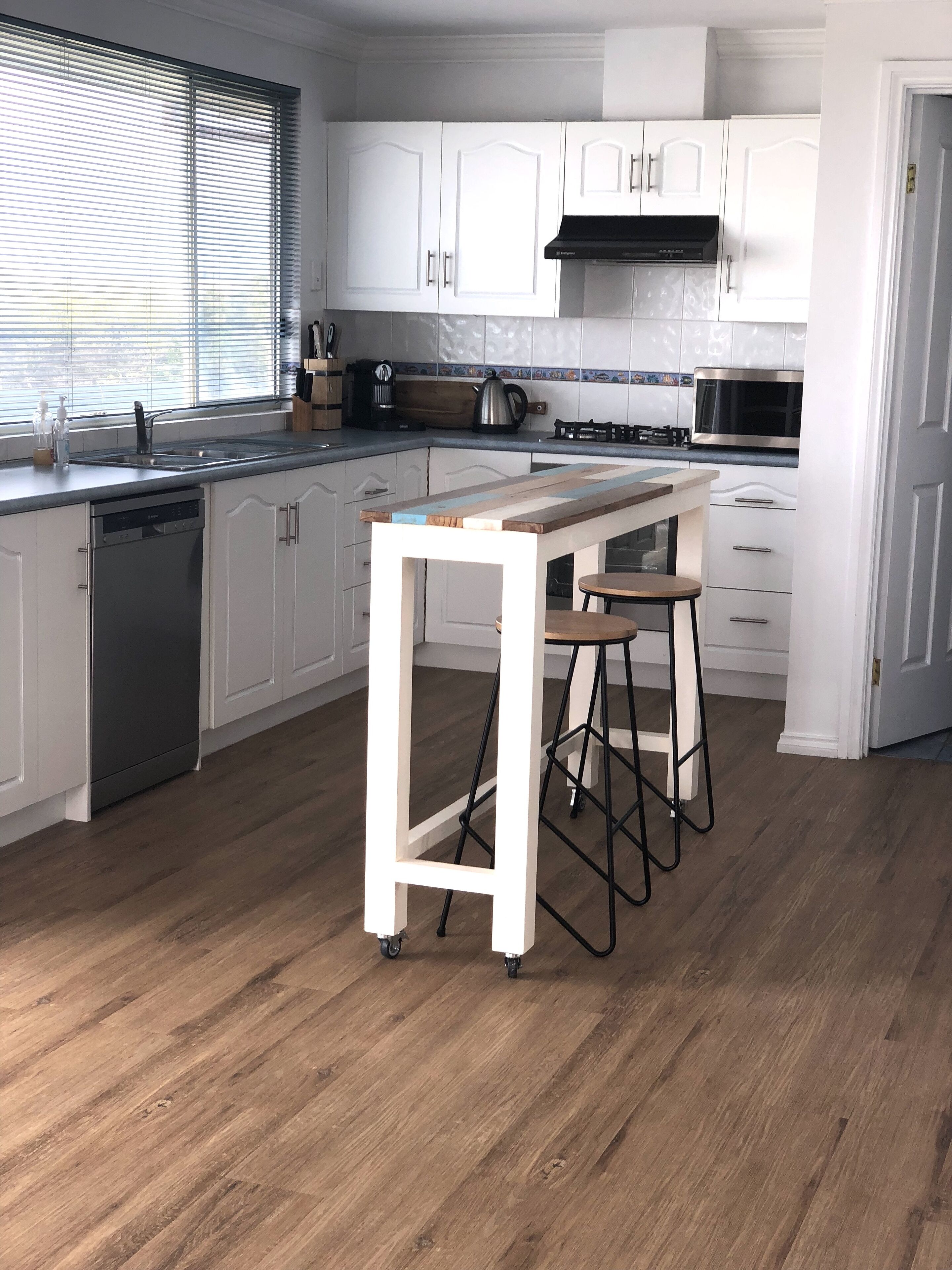 Sable Blanc on Newell - pets allowed - 3 min walk to the beach & fabulous views. — image 9