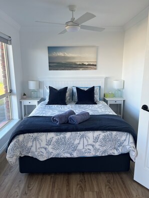 3 dormitoris, escriptori, planxa i posts de planxar i wifi gratuïta 