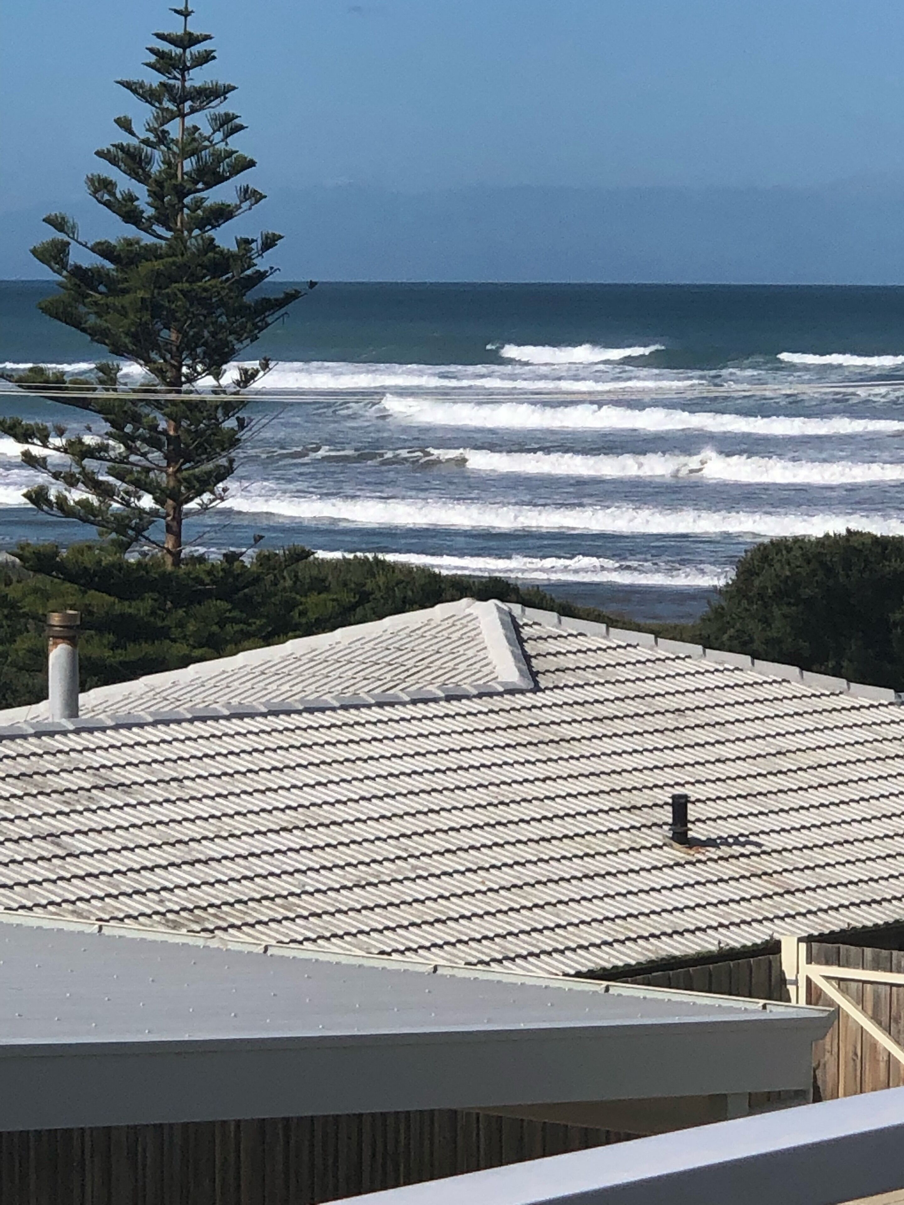 Sable Blanc on Newell - pets allowed - 3 min walk to the beach & fabulous views. — image 22